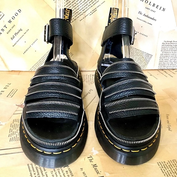 Urban Outfitters Dr Martens Clarissa 11 Quad Hdw Sandal Black Leather - Picture 8 of 9